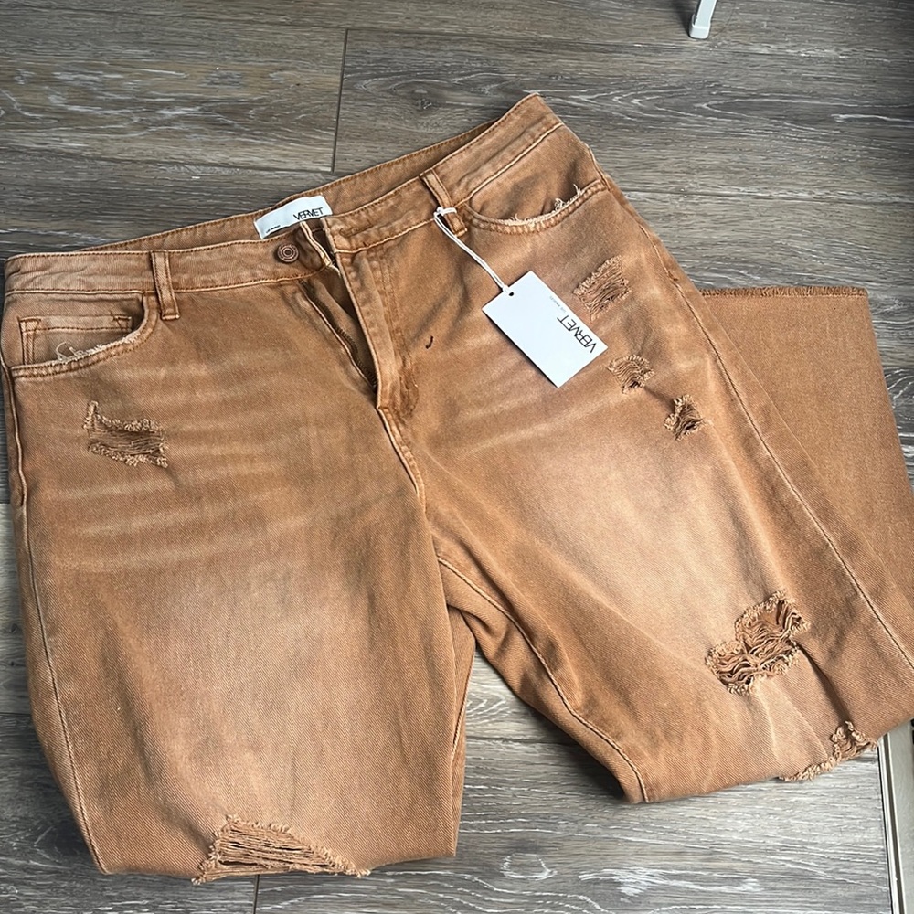 Ankle length distressed jeans NWT
